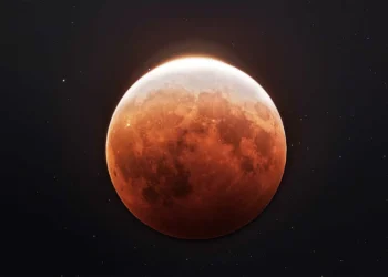 Olhe para o céu! O eclipse lunar total começou no Brasil!