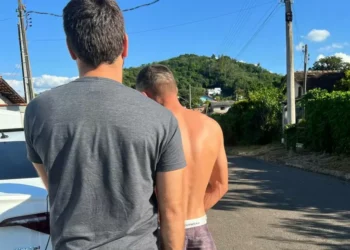 Homem de 22 anos é preso em Indaial suspeito de tráfico de drogas
