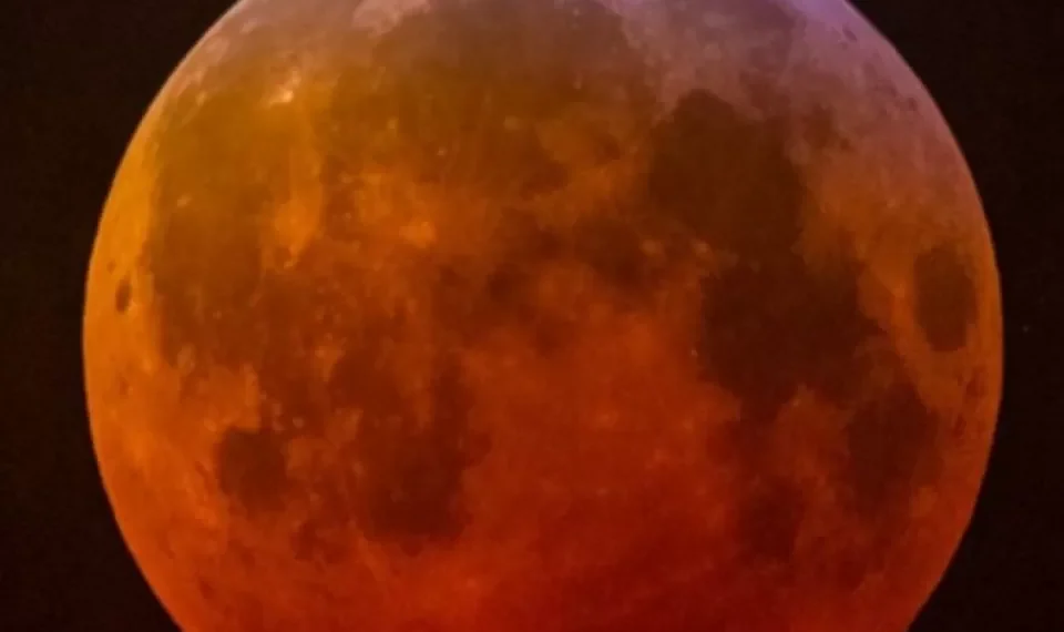 ¿Cuál es el mejor lugar para ver el eclipse lunar en Colombia, según el ChatGPT?