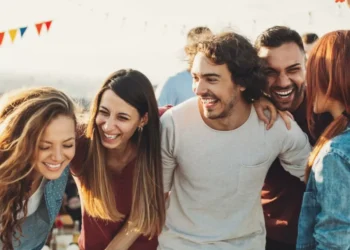 Lo dice la ciencia: ¿por qué se dice que el humano elige a sus amigos con el olfato?