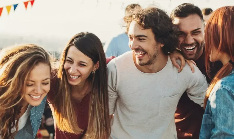 Lo dice la ciencia: ¿por qué se dice que el humano elige a sus amigos con el olfato?
