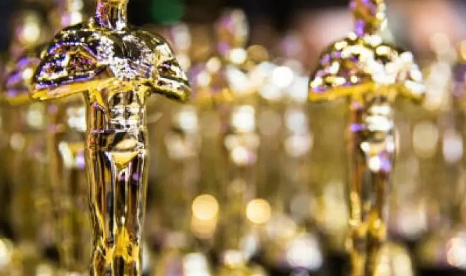 Hollywood, listo para los Oscar que promete final de suspenso entre Anora y Cónclave