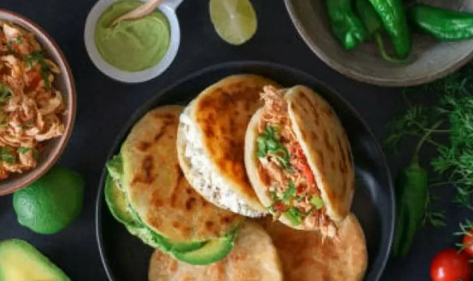 ¿Cuáles son las comidas callejeras más populares en Colombia? Esto reveló la IA