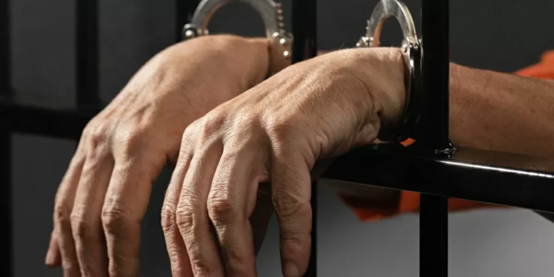 Homem com mandado de prisão por estupro é preso em Brusque