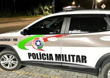 Homem é preso por descumprir medida protetiva e ameaçar ex-esposa em SC