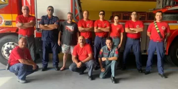 Morador resgatado de incêndio visita quartel para agradecer bombeiros em BC