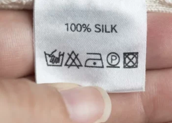 Esto es lo que significan las etiquetas de lavado que vienen en sus prendas de vestir