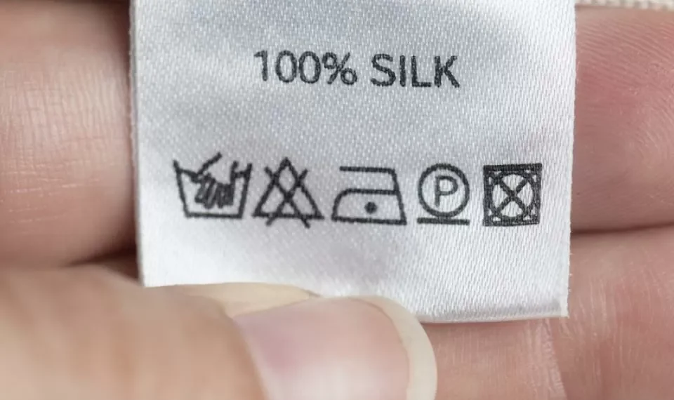 Esto es lo que significan las etiquetas de lavado que vienen en sus prendas de vestir