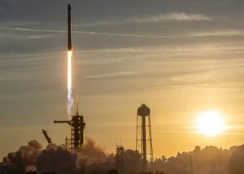 Assista hoje a chegada da Crew-10 à Estação Espacial Internacional