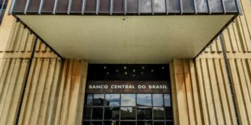 Banco Central eleva juros para 14,25%, maior patamar desde governo Dilma