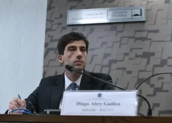 É preciso desacelerar economia para levar inflação à meta, afirma diretor do BC
