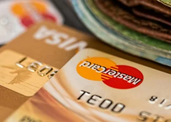 Metade dos brasileiros foi vítima de fraude em 2024; cartão de crédito lidera