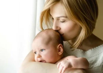 El secreto detrás del olor a bebé: ¿qué lo causa y por qué desaparece al crecer?