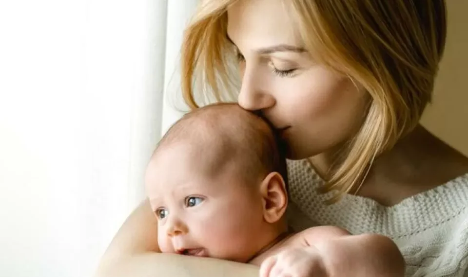 El secreto detrás del olor a bebé: ¿qué lo causa y por qué desaparece al crecer?