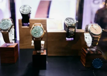 Desde Suiza, la marca de relojes de lujo Oris aterriza en Colombia