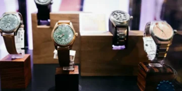 Desde Suiza, la marca de relojes de lujo Oris aterriza en Colombia