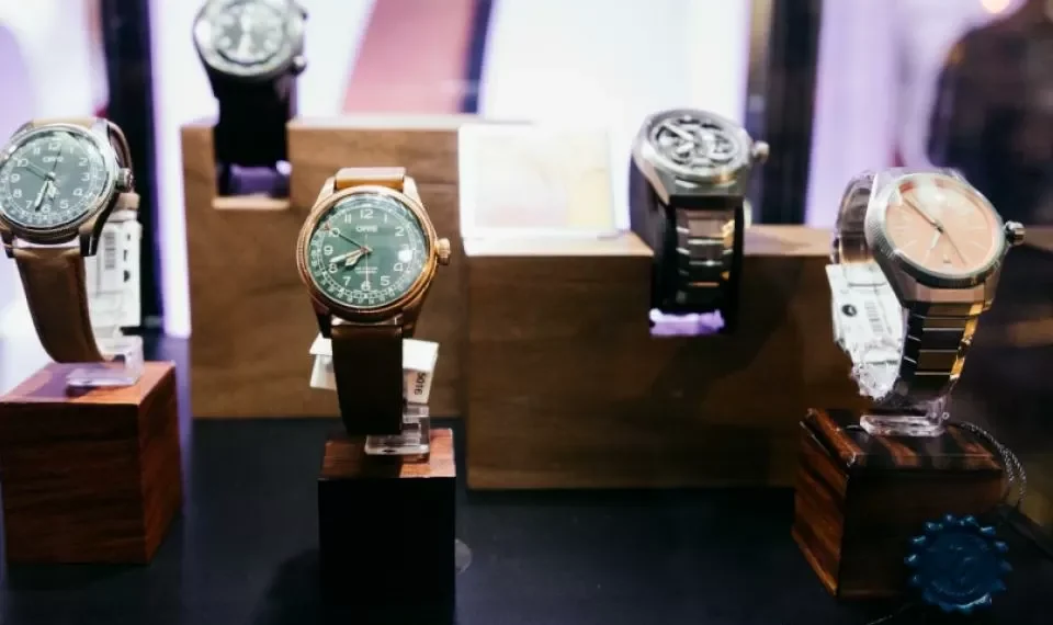 Desde Suiza, la marca de relojes de lujo Oris aterriza en Colombia