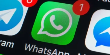 ¿Qué significa tener el WhatsApp lleno de mensajes sin contestar, según la psicología?