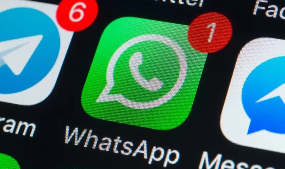 ¿Qué significa tener el WhatsApp lleno de mensajes sin contestar, según la psicología?