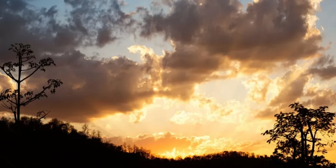 Frente fria rompe bloqueio atmosférico e muda o tempo nos próximos dias em Santa Catarina