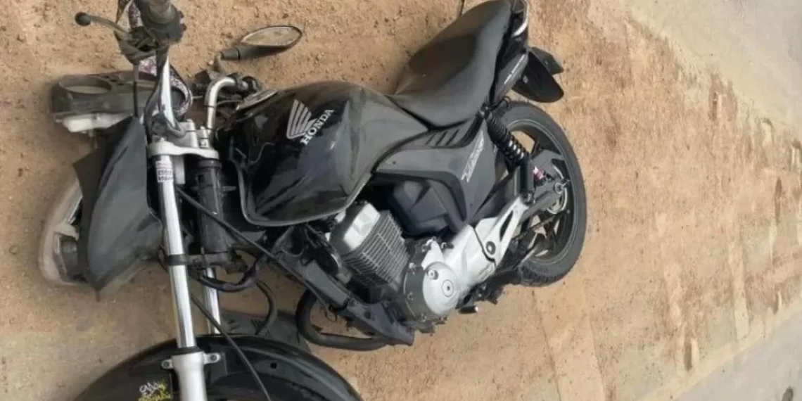 Motociclista de 19 anos morre após colidir e ser arrastado por caminhão, em Itajaí