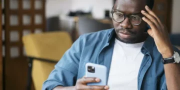 Estudio revela que es lo que pasa en el cerebro cuando se deja de mirar el celular