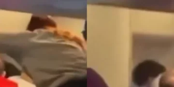 Lo que se sabe del pasajero que intento abrir la puerta de un avión en pleno vuelo