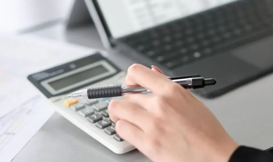 ¿A partir de que sueldo mensual se debe presentar la declaración de renta en 2025?