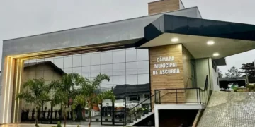 Empresa ligada a ex-assessora jurídica perde contrato de 2025 e exclui redes sociais da Câmara de Ascurra