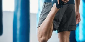 ¿Cuánto tiempo puedes estar sobre una pierna? La prueba que mide tu envejecimiento