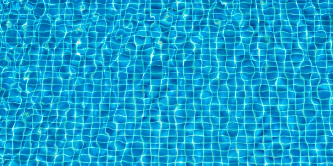 Criança de 6 anos é resgatada após se afogar em piscina residencial em Brusque
