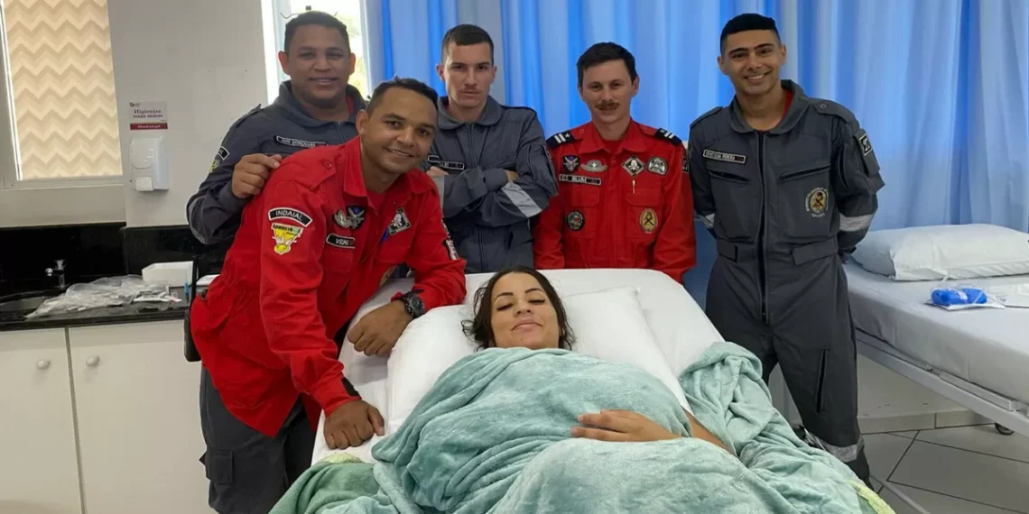 Bombeiros auxiliam parto de emergência em banheiro de residência em Indaial