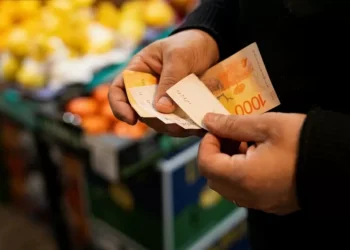 Inflação mensal da Argentina volta a acelerar com persistência de alta dos preços