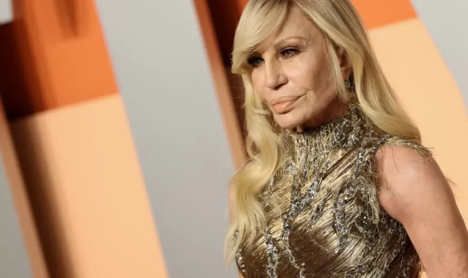 Donatella Versace saldrá de la dirección creativa de la firma después de casi 30 años