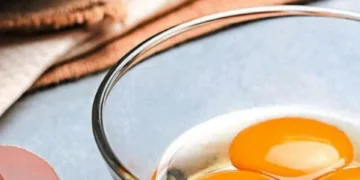 ¿Si un huevo flota en el agua no debería consumirlo? La verdad sobre esta pregunta