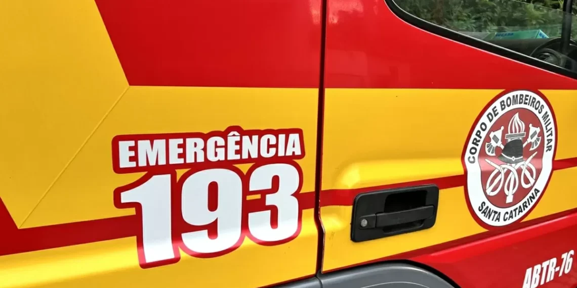 Bombeiros auxiliam parto emergencial dentro de carro em Blumenau