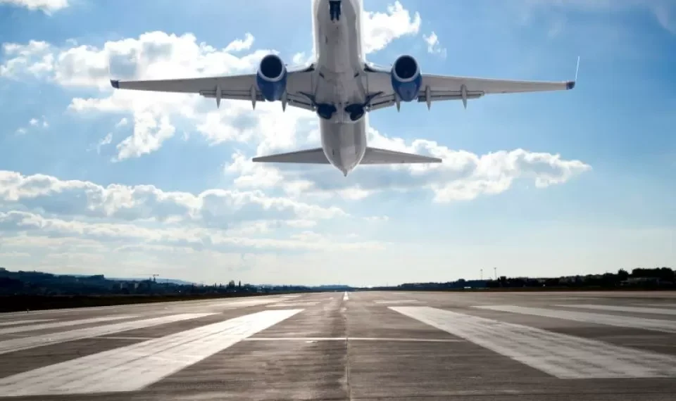 La razón por la que un avión tuvo que regresar a EE. UU. horas después de despegar