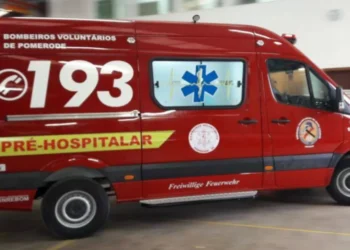 Motociclista fica com diversos ferimentos após colisão contra poste em Pomerode