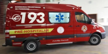 Motociclista fica com diversos ferimentos após colisão contra poste em Pomerode