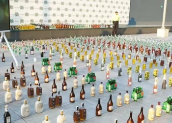 ¿Cuáles son las cualidades del licor ‘adulterado’ y por qué puede causar la muerte?