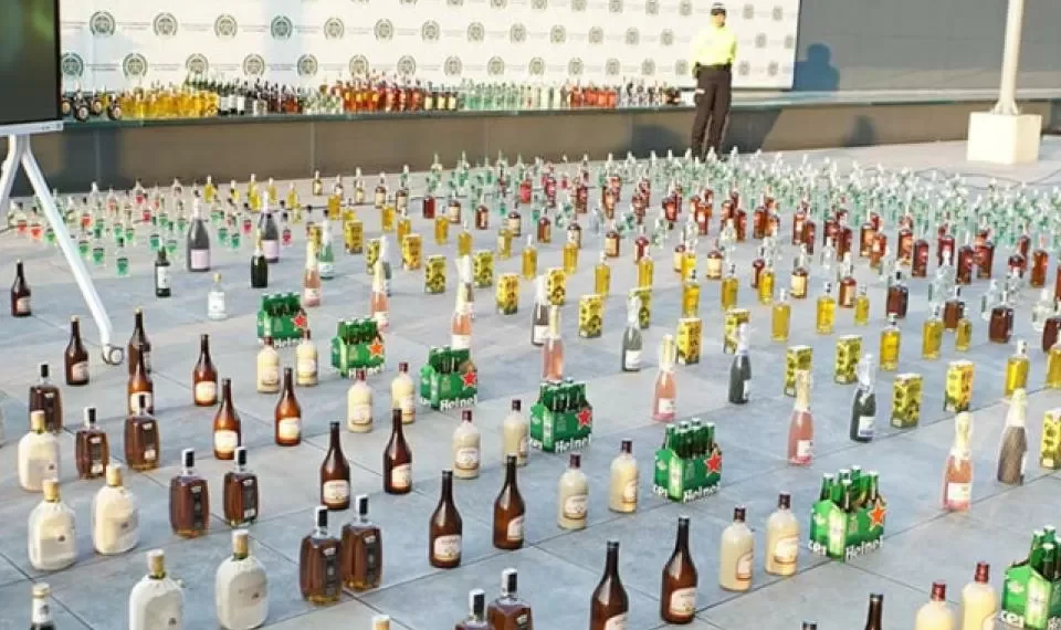 ¿Cuáles son las cualidades del licor ‘adulterado’ y por qué puede causar la muerte?