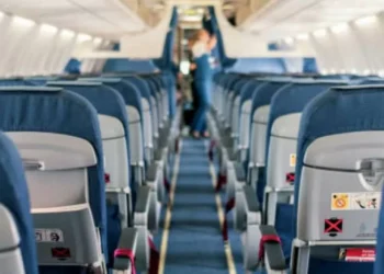 ‘Persona precavida vale por dos’: los asientos más seguros para viajar en avión