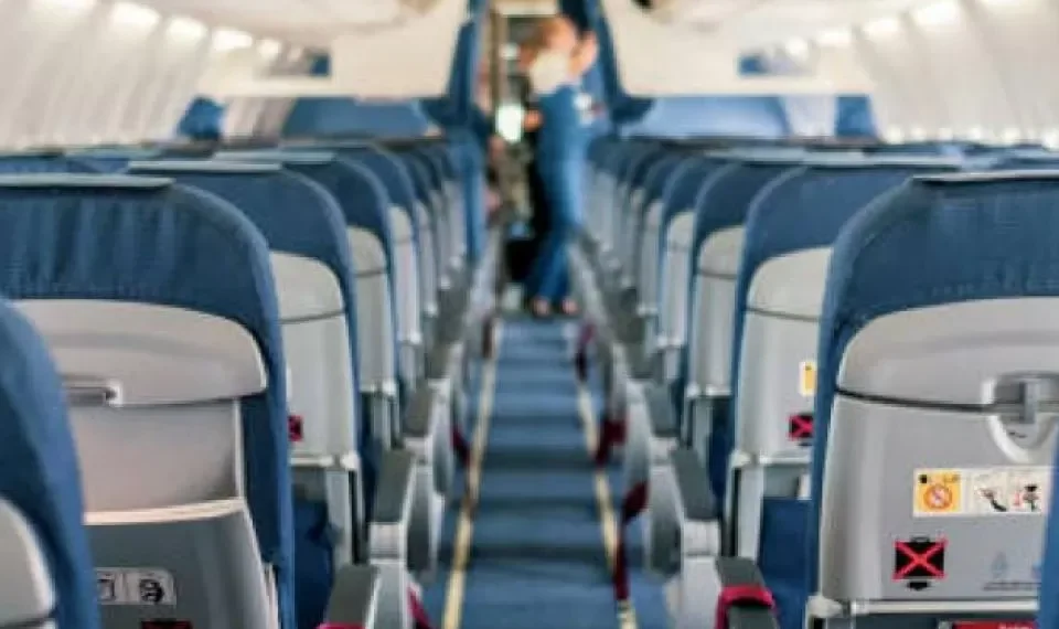 ‘Persona precavida vale por dos’: los asientos más seguros para viajar en avión