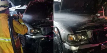 Colisão entre 2 veículos provoca incêndio e interdita rua em Indaial