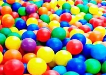 Bolinhas de piscina alugada são furtadas em frente a ótica em Indaial