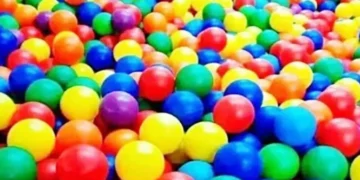 Bolinhas de piscina alugada são furtadas em frente a ótica em Indaial