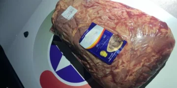 Homem finge desmaio ao ser flagrado tentando furtar carne de supermercado em Indaial
