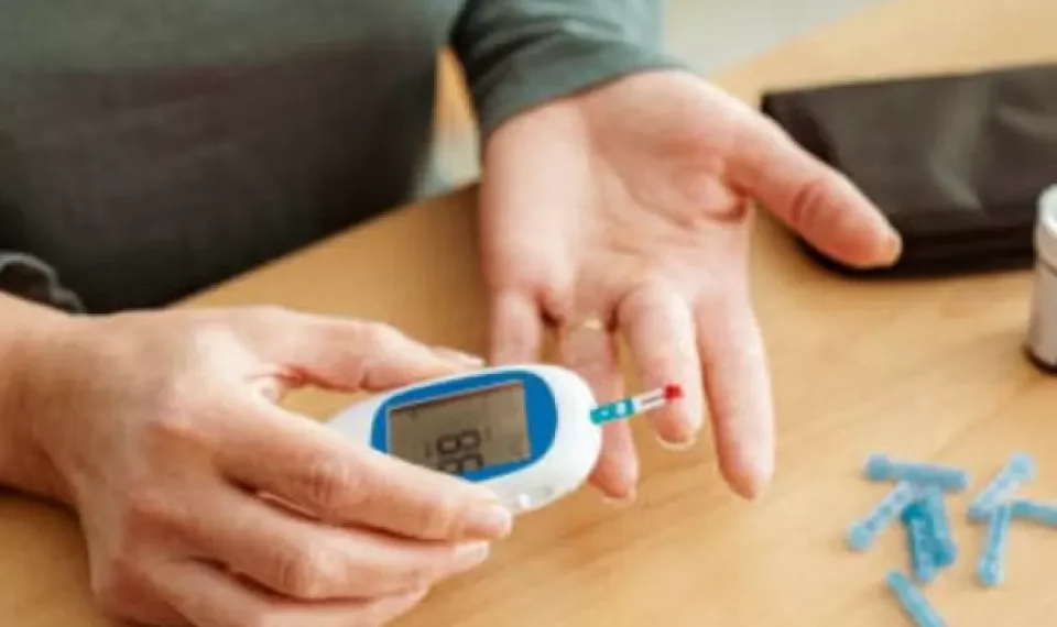 ¿Cómo se regula el azúcar o la glucosa en el cuerpo?