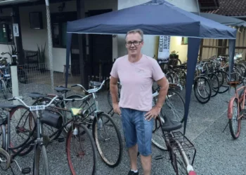 Conheça Loni, o riocedrense que coleciona mais de 100 bicicletas antigas