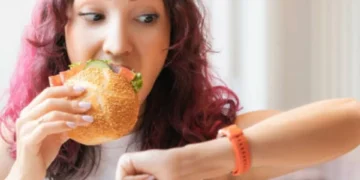 Comer rápido o lento: ¿cuál debería evitar para no subir de peso?